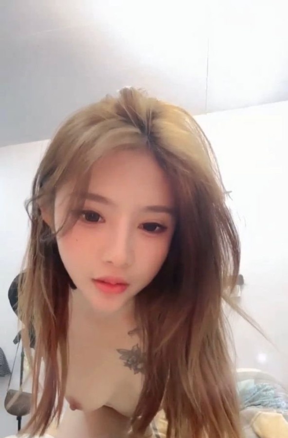 女大学生嫩模极品兼职