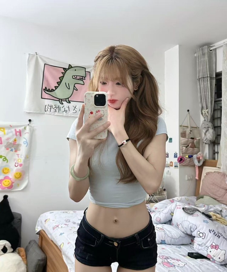 草房05年小骚妹身材火辣服务到位