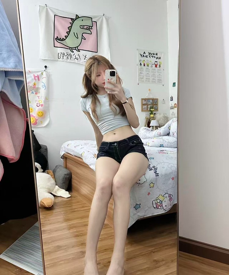 草房05年小骚妹身材火辣服务到位