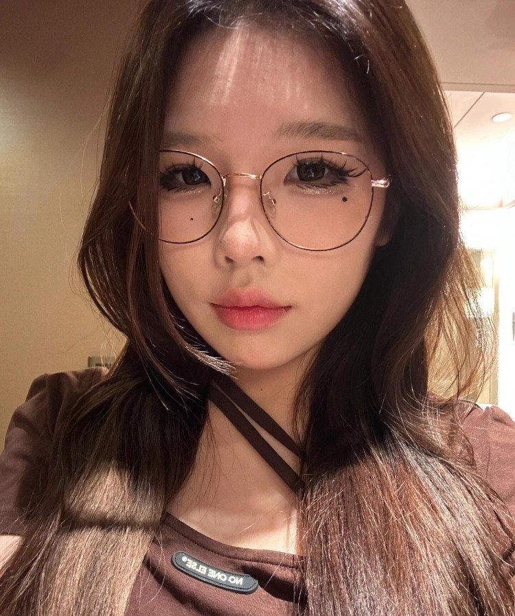 新鲜出炉妹子，操到高潮会叫爸爸可上门