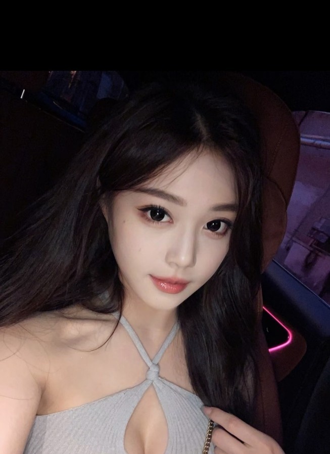 武汉00后文静小女孩敏感水多，性感女神化身，上粉下嫩 逼紧