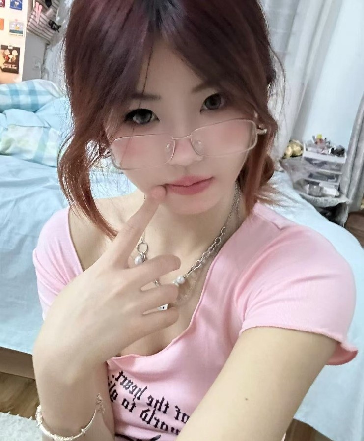 联洋真实反差眼镜骚妹活好各种配合