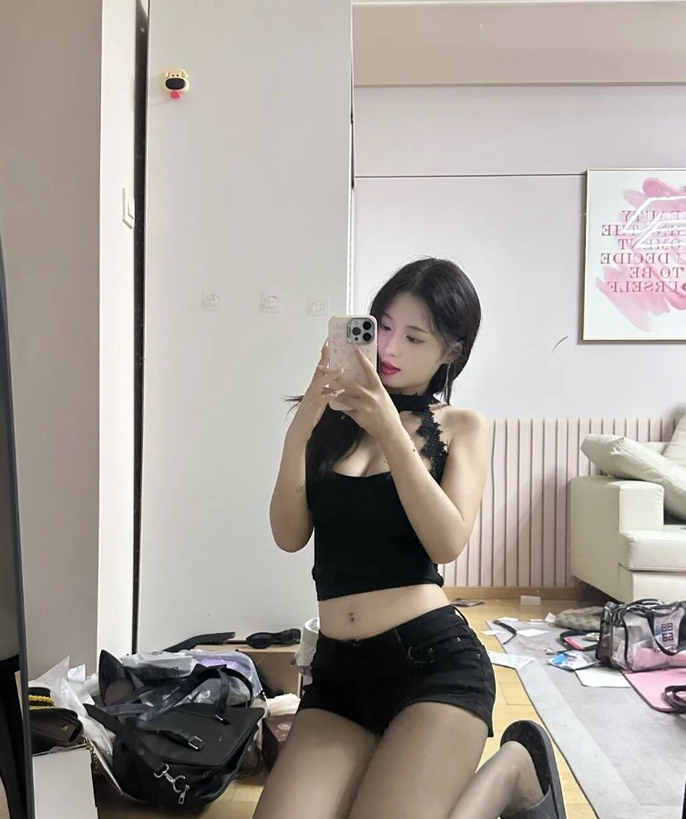 贵阳00后嫩妹自做自聊有公寓