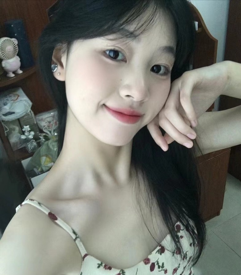 粉嫩紧致甜美妹