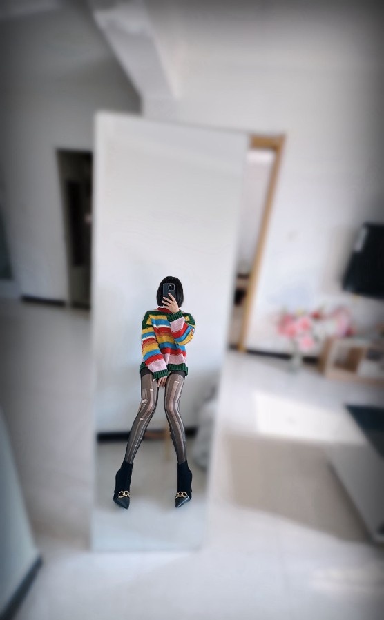 长腿大波美女。爱玩道具