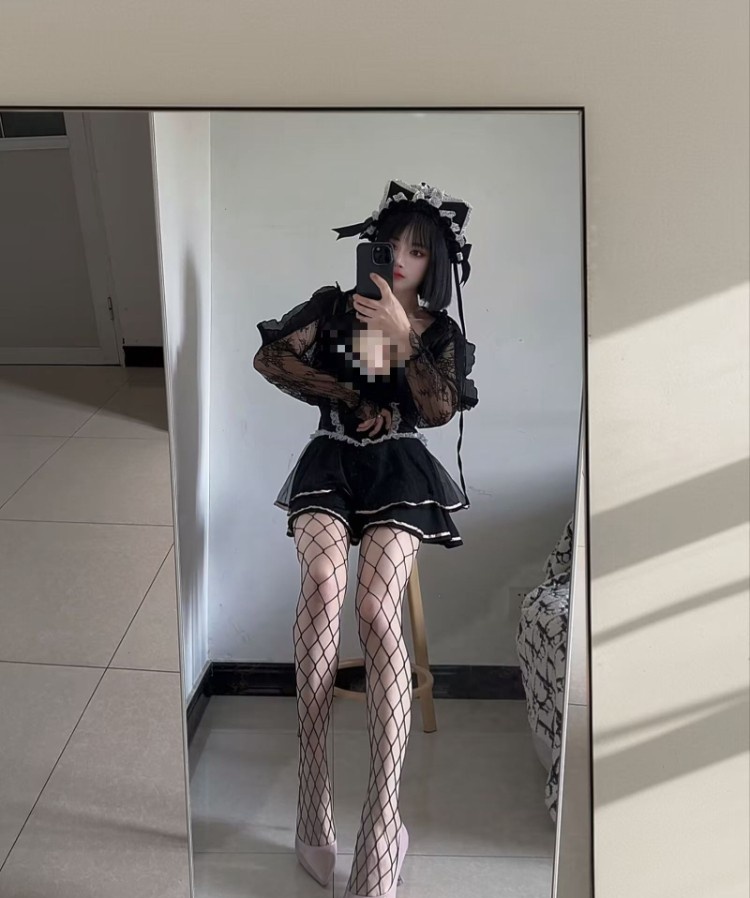 长腿大波美女。爱玩道具